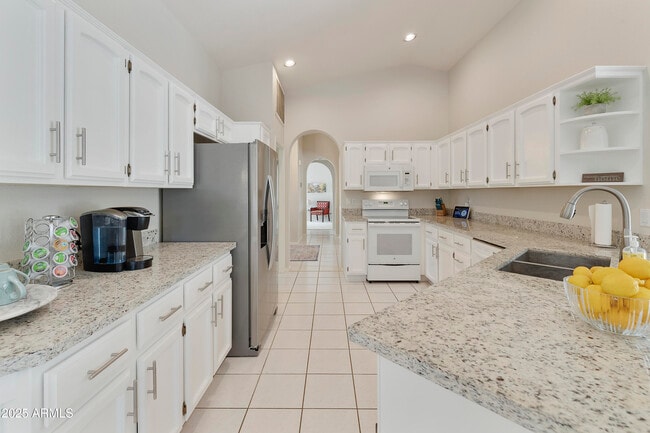 Building Photo - 11115 E Bellflower Ct