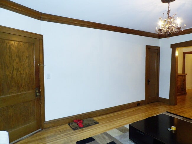 Building Photo - 2 Bedroom Condo in Brownstone