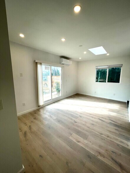 Building Photo - 5700 Vanalden Ave