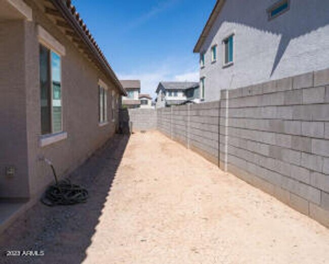 Building Photo - Apply Here www.realty480pm.appfolio.com/listings