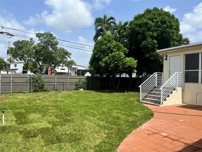 Building Photo - 3310 SW 82nd Ave