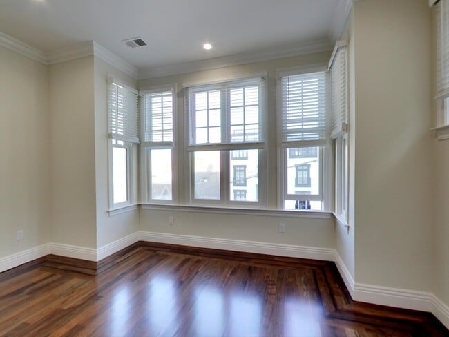 Building Photo - 1121 Green St