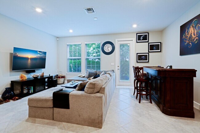 Building Photo - 1832 SE Roxy Way