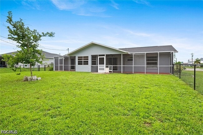 Building Photo - 1425 SW 10th St