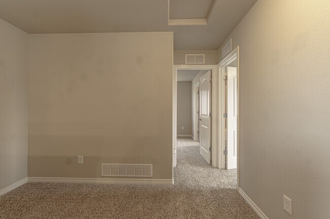 Building Photo - 6736 Skuna Dr