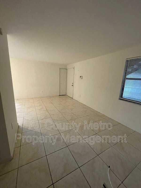 Building Photo - 4932 Sanoma Village
