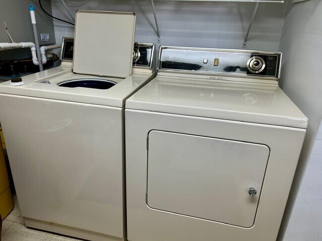 Building Photo - 1 SE Turtle Creek Dr