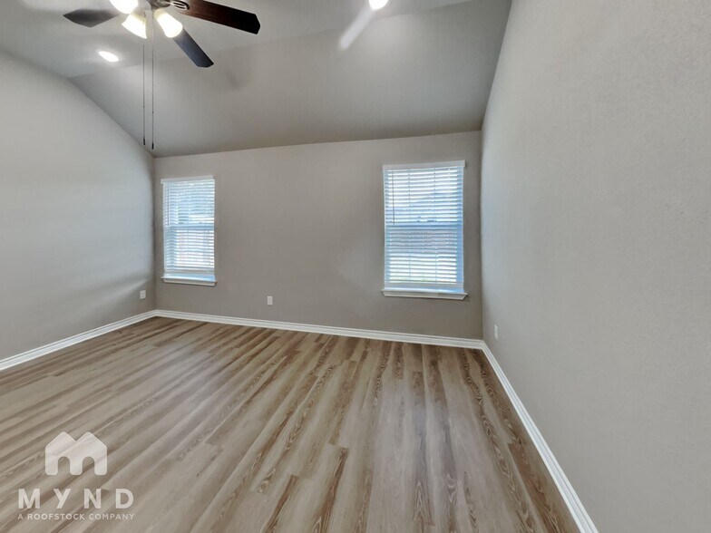 Building Photo - 5401 Ashworth Ct