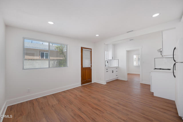 Building Photo - 121 S Lotus Ave