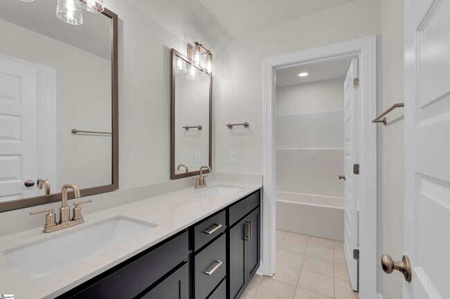 Building Photo - 505 Lumpkin St