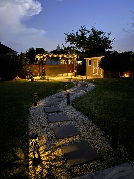 Building Photo - 178 Amber Oak Dr