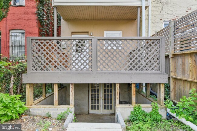 Building Photo - 321 Elm St NW