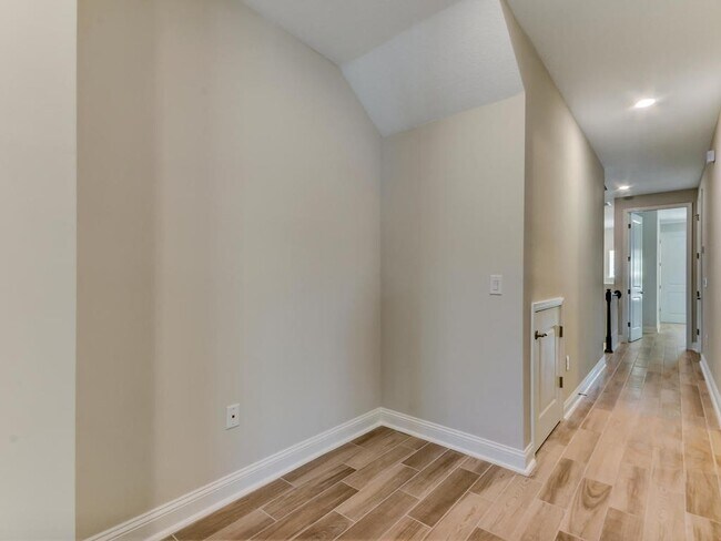 Building Photo - 241 Beech St