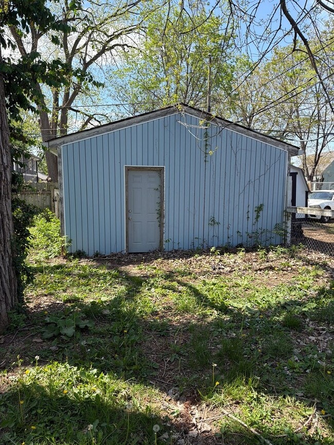 Building Photo - New Listing! 3BR/1BA home in North Brookside Park