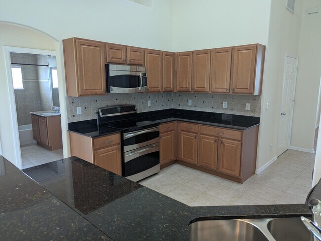 Building Photo - 411 SW Vista Lake Dr