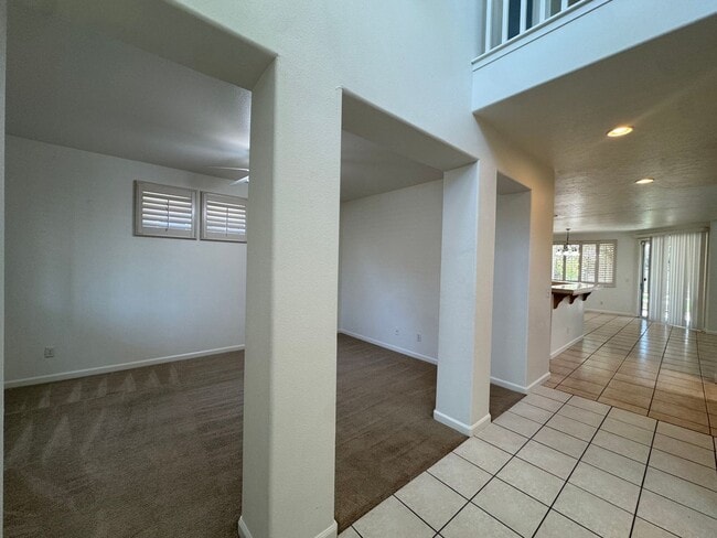 Building Photo - 5781 E Kaviland Ave