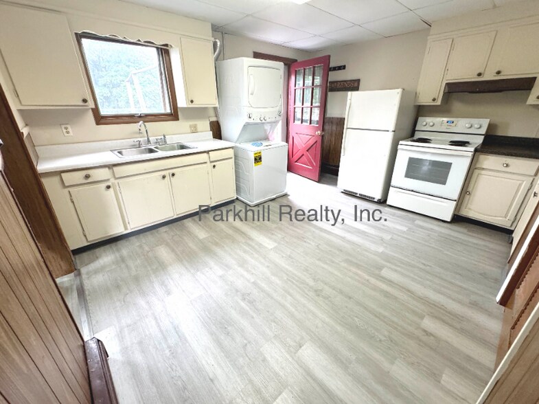 Building Photo - 2462 N Delaware Dr