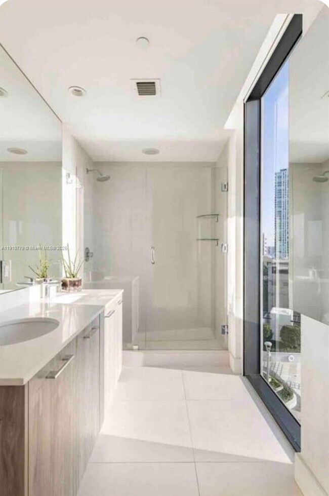 Building Photo - 501 NE 31st St