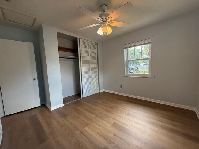 Building Photo - 3 Bedroom 2 Bathroom Updated Deltona Home GREAT Location Available IMMDEIATELY!!