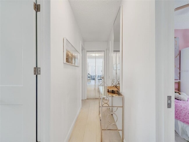 Building Photo - 4754 Lake Shore Dr