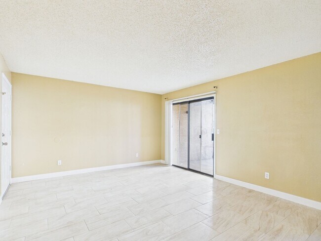 Building Photo - Peoria Ave. #140