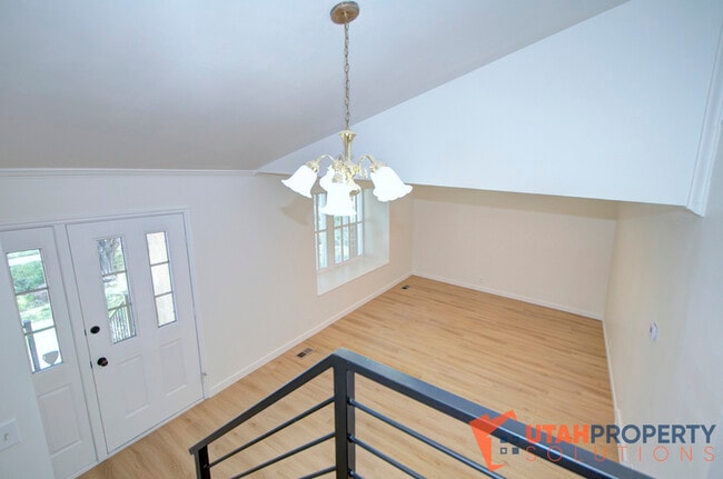 Building Photo - 1048 Pineridge Rd
