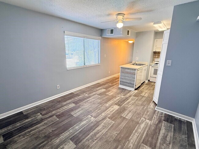 Building Photo - 10174 Beach Dr SW
