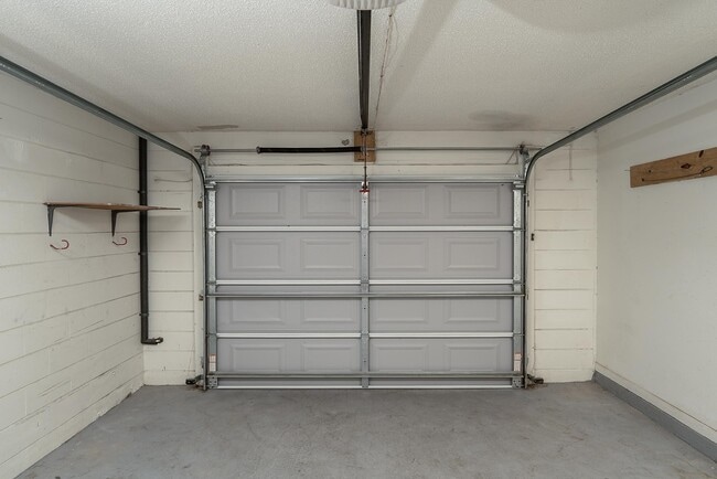 Building Photo - 1040 Dorado Dr