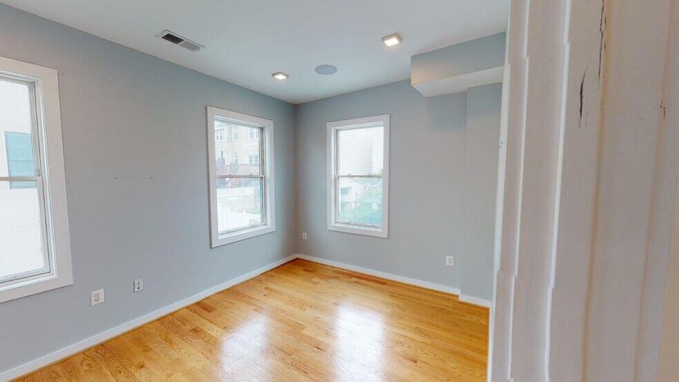 Building Photo - 409 Upshur St NW