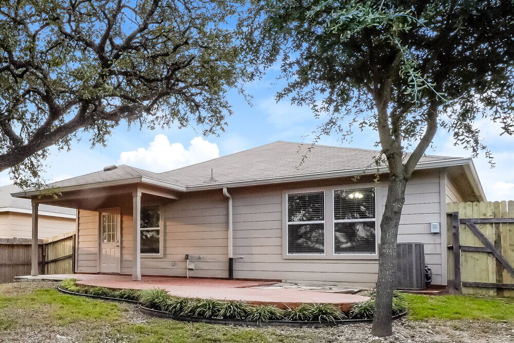 Building Photo - 818 Cowhide Dr