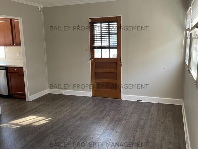 Building Photo - 1661 Richmond Dr