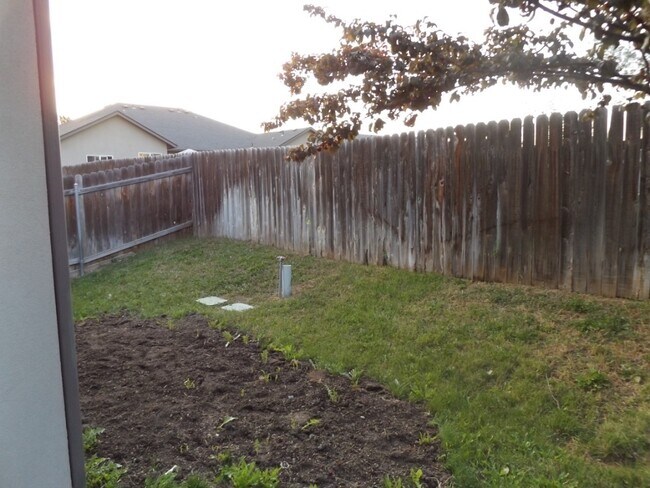 Building Photo - Spacious 3 Bedroom, 2 Bathroom Duplex with Two Car Garage and Fenced Yard!