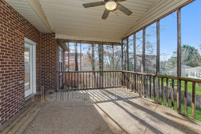 Building Photo - 880 Glenfield Dr