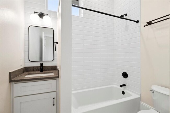 Building Photo - 1625 Second Street Unit 2