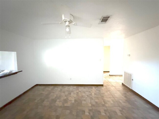 Building Photo - 7130 Kings Dr