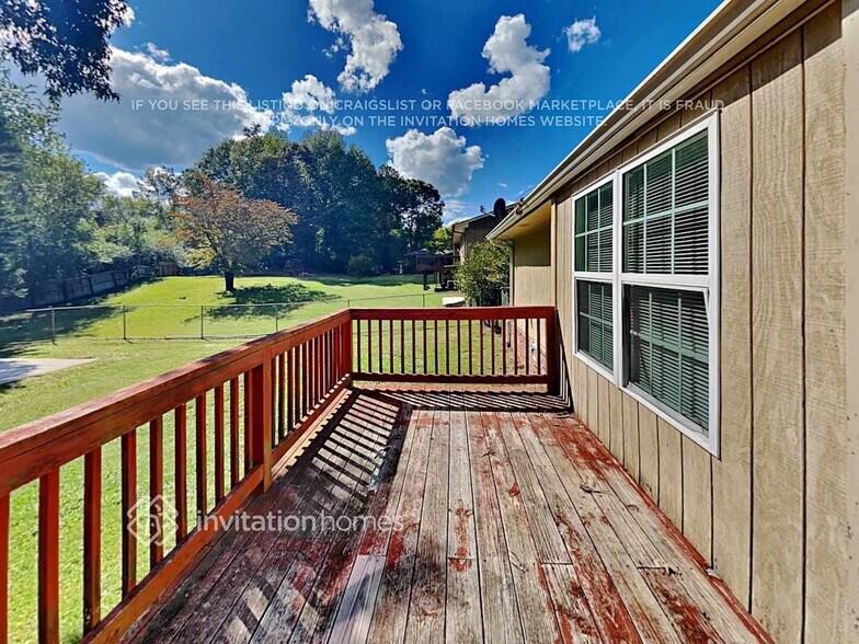 Building Photo - 2907 Spring Lake Dr