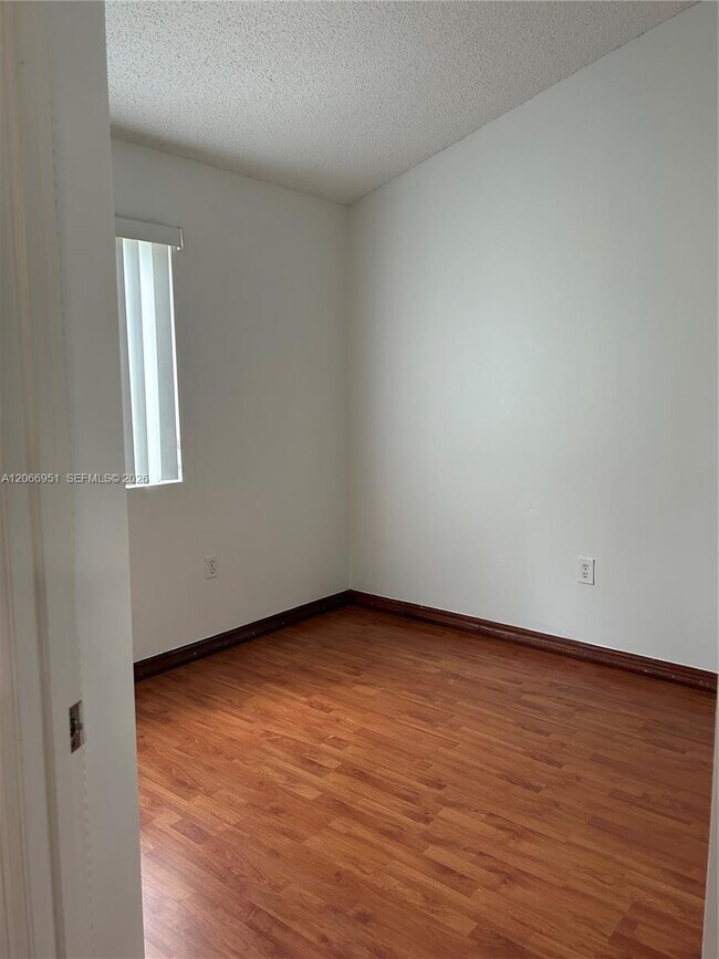 Building Photo - 6245 SW Kendale Lakes Cir