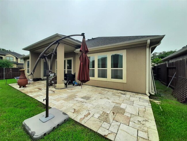 Building Photo - 102 Bella Luna