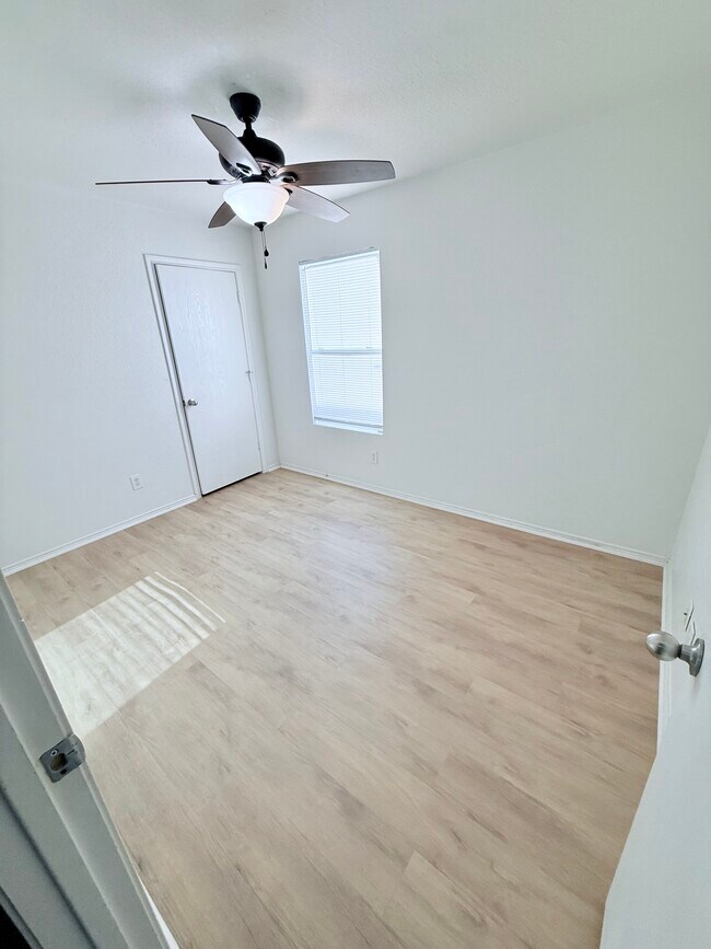 Building Photo - 9922 Kent Forest