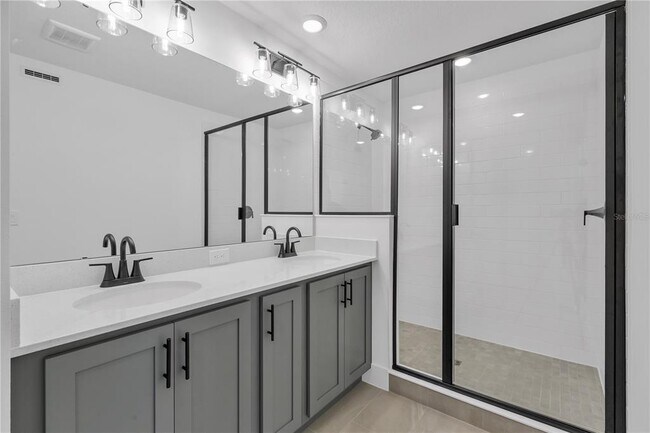 Building Photo - 15381 Hamlin Pk Dr