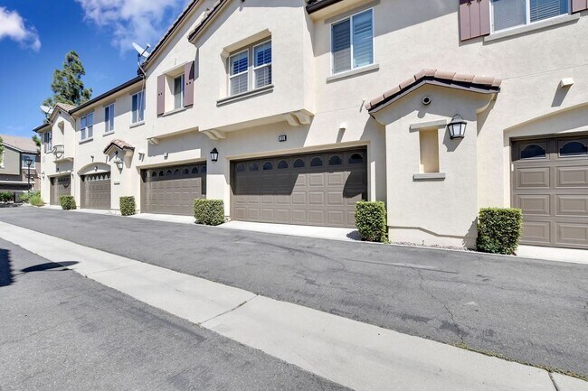 Building Photo - 15723 Parkhouse Dr