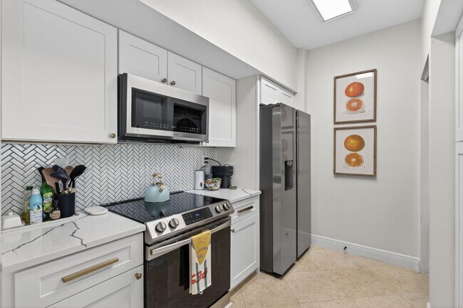 Building Photo - 675 NW Flagler Ave