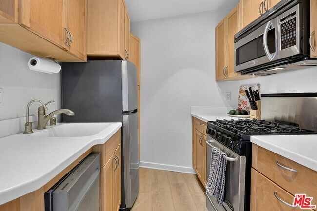 Building Photo - 2045 4th St