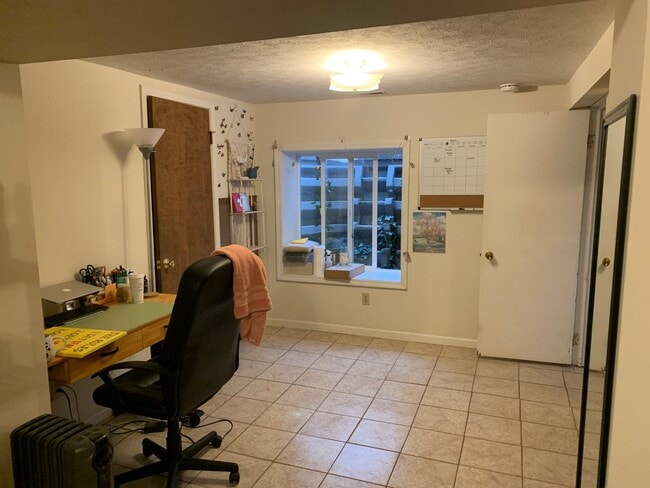 Building Photo - 3 bd/1.5 bath Charming Home just 4 blocks from IU Jacob's School of Music - Available August 2027!