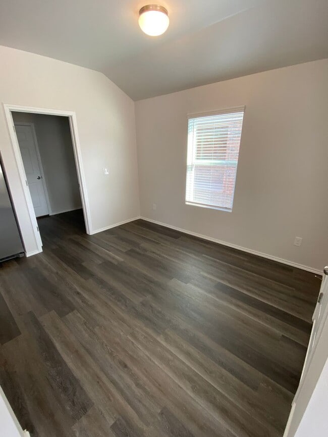 Building Photo - Pre-Leasing Now! Secure This Modern 3-Bedroom, 2-Bathroom Home in Shadow Valley