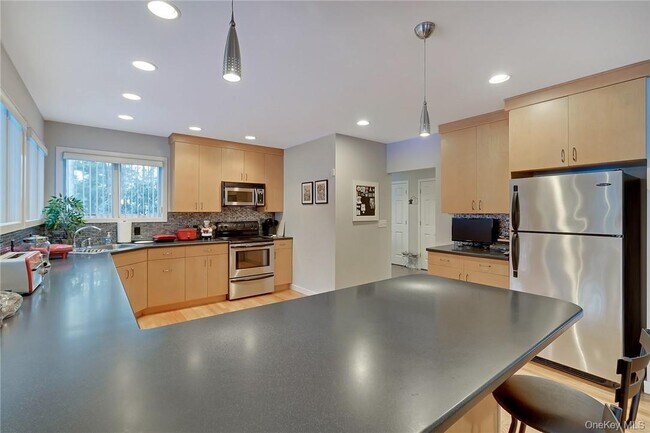 Building Photo - 99 Summit Ave