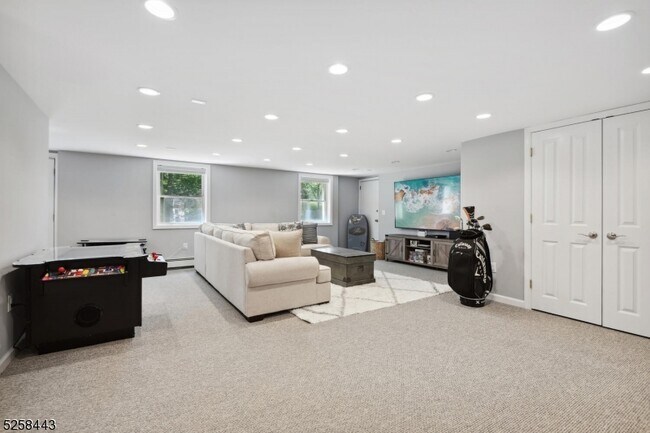 Building Photo - 204 Deerfield Ln