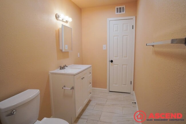 Building Photo - Charming 3 Bedroom in Delano!