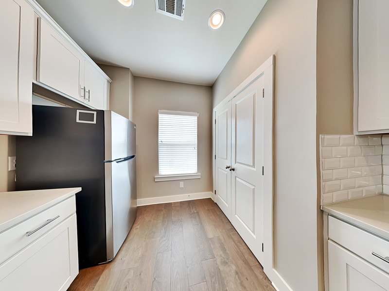 Building Photo - 6256 Hillandale Dr