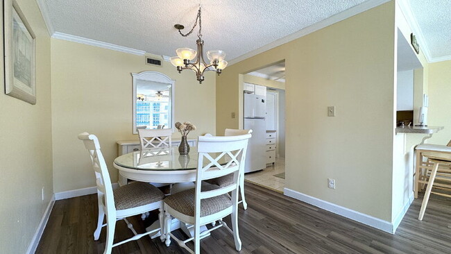 Building Photo - 1224 S Peninsula Dr